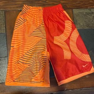 NIKE | Boys Athletic Shorts - EUC